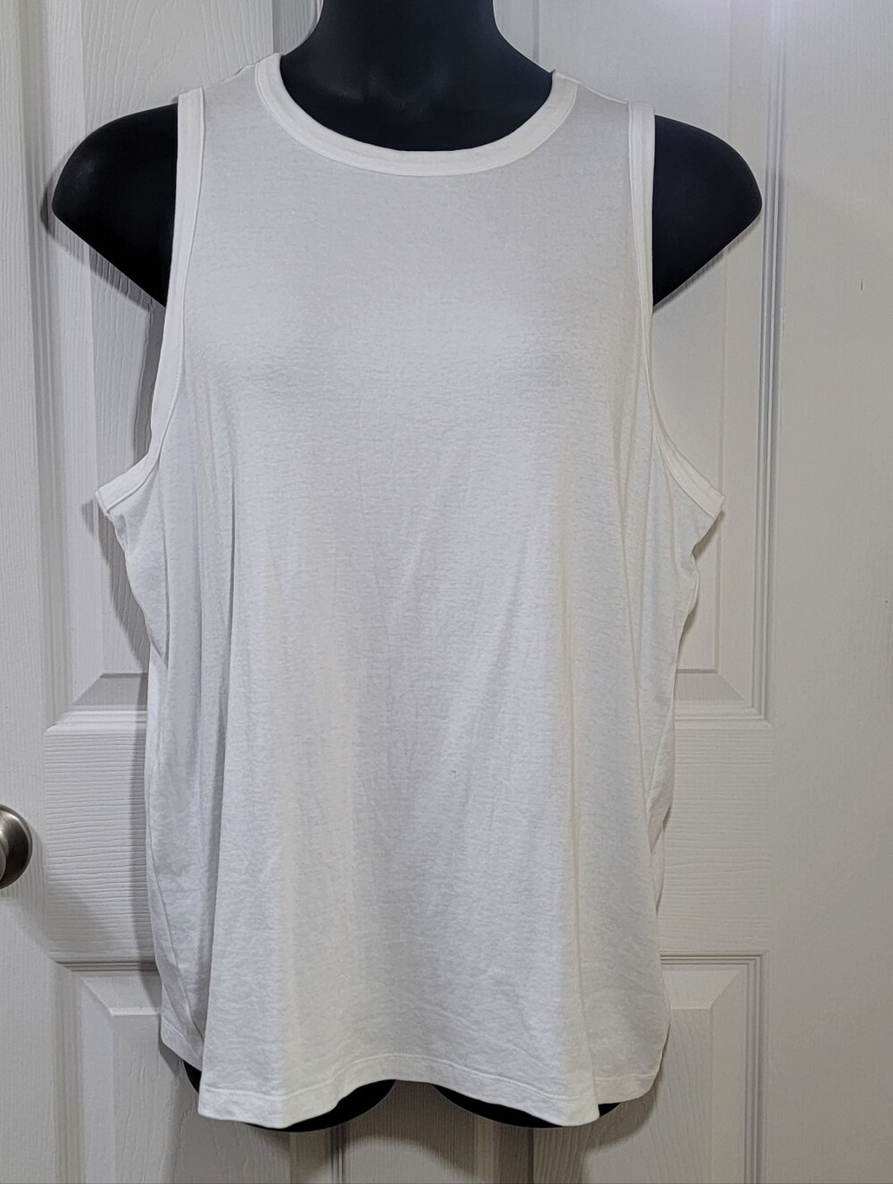 Time and Tru Women's 3X 22W White Sleeveless Tunic Tank Top Plus Size